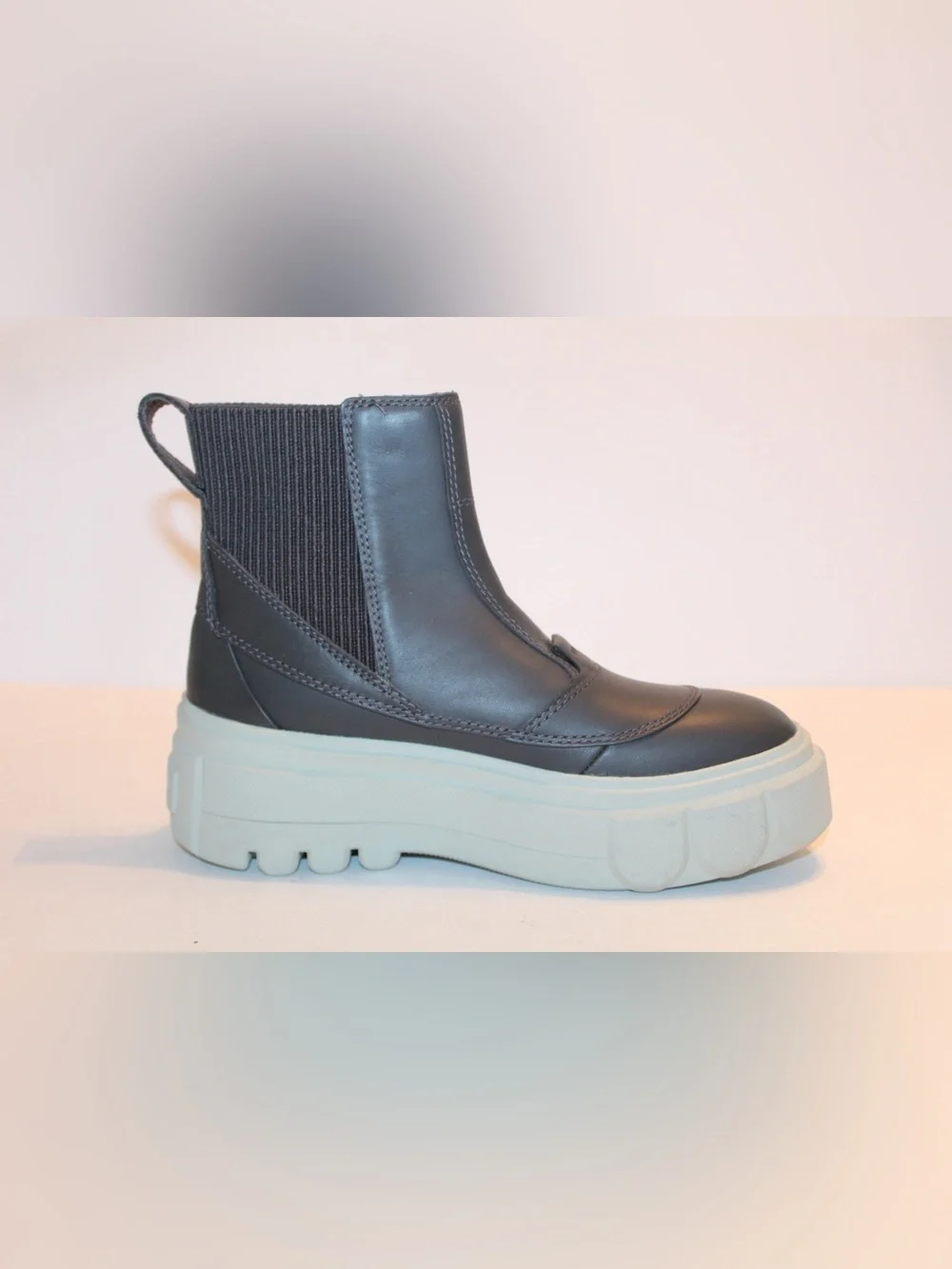 Sorel Caribou x Waterproof Chelsea Boots Women’s Size 5.5